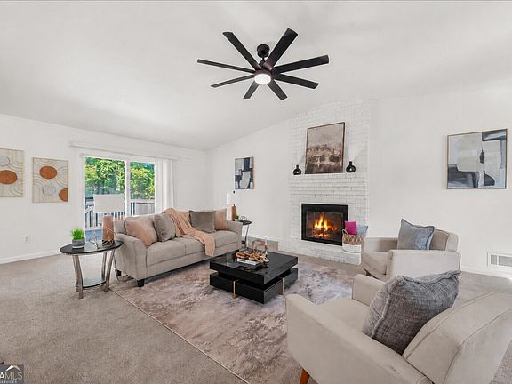 5th image of 3381 Ember St