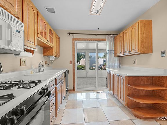 4th image of 834 Edenwood Dr