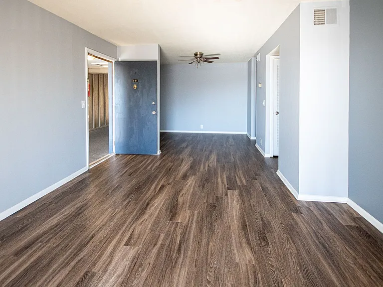 Coleman Place Apartments — Photo 13