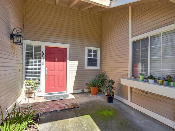 3rd image of 6040 Laguna Villa Way