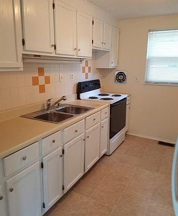 4th image of 406 Lowell St
