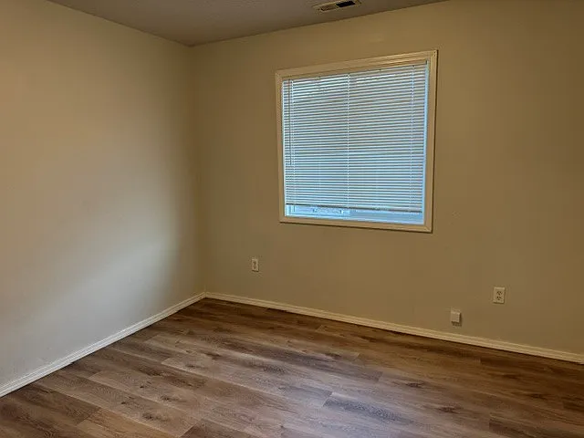 320 S Holly St — Photo 10