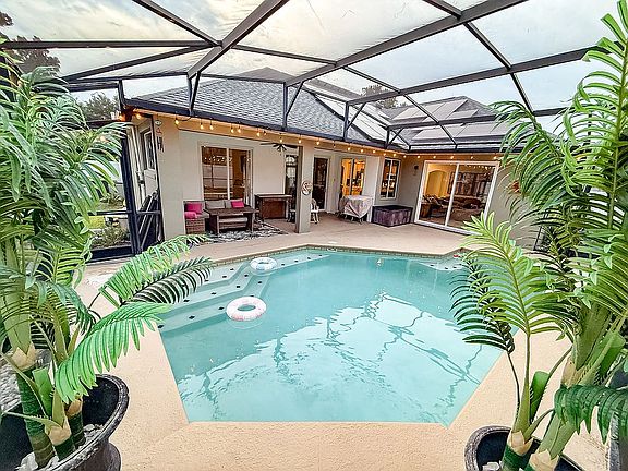 Pool lanai