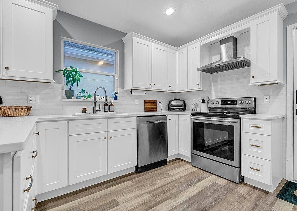 1st image of 1048 Island Manor Drive