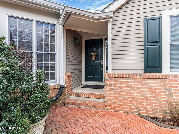 3rd image of 132 Silvermist Court