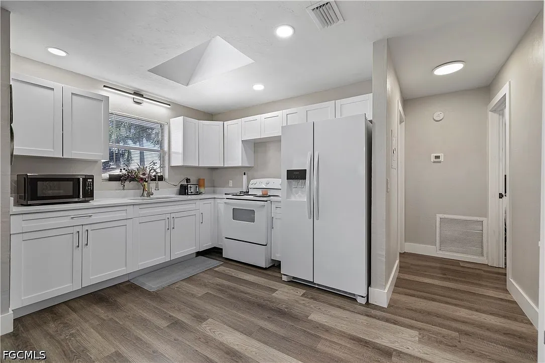 2 bed, 1.0 bath, 852 sqft, $2,000 — Photo 3