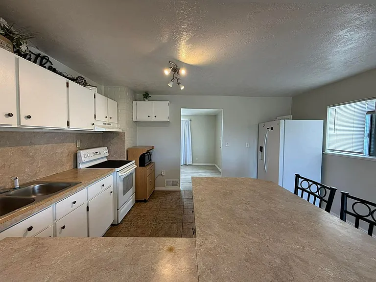 178 W Geneva Dr — Photo 24