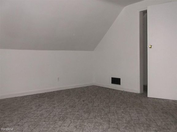138 Wetzel Full Upstairs Bedroom