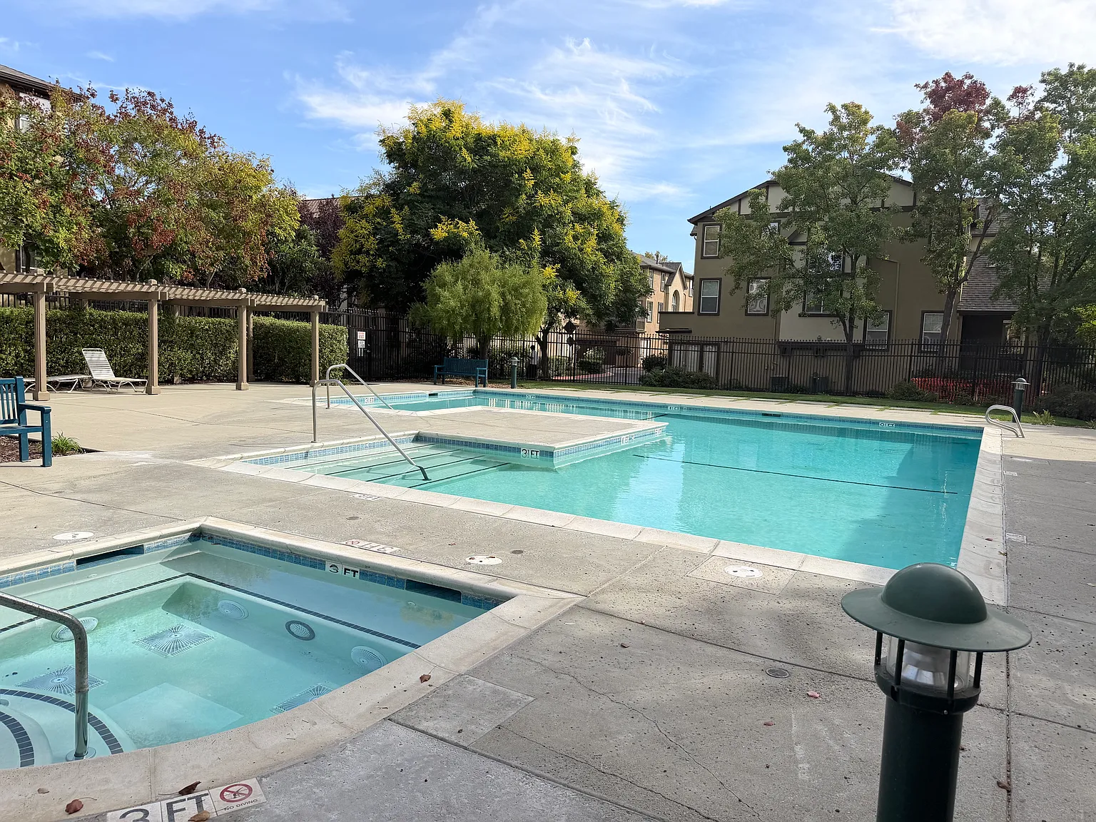 3 bed, 2.5 bath, 2180 sqft, $4,095 — Photo 2