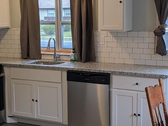 5th image of 55 Shawmont Ln