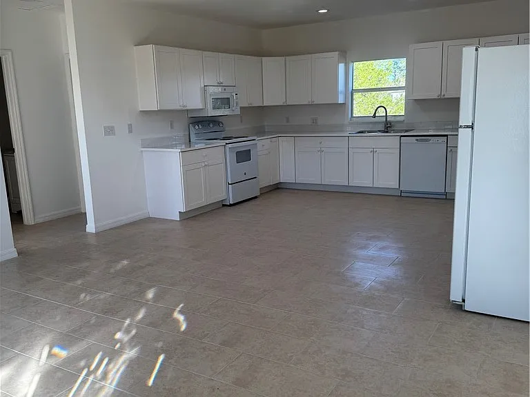 1408 Bittersweet St — Photo 4
