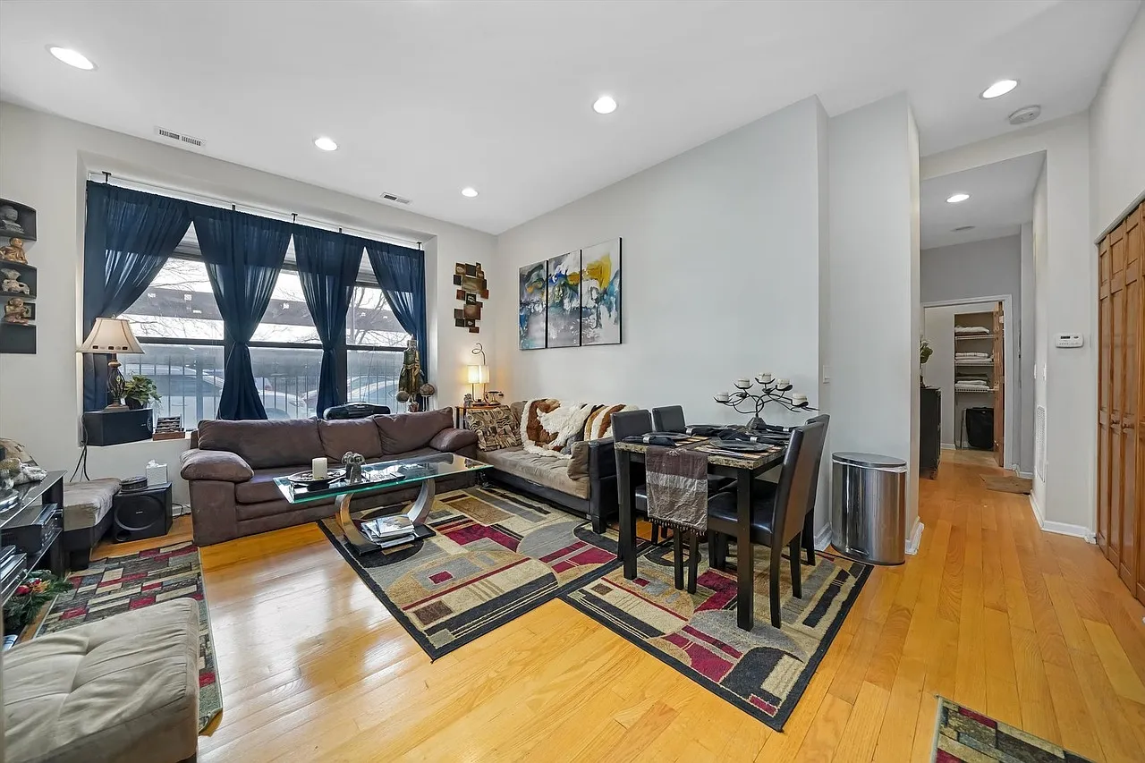 1 bed, 738 sqft, $1,930 — Photo 2