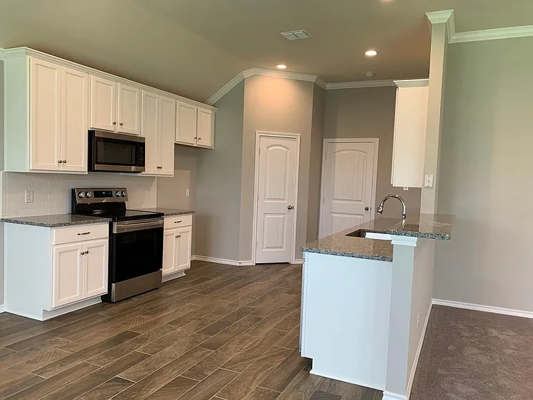1925 Green Terrace Dr — Photo 6
