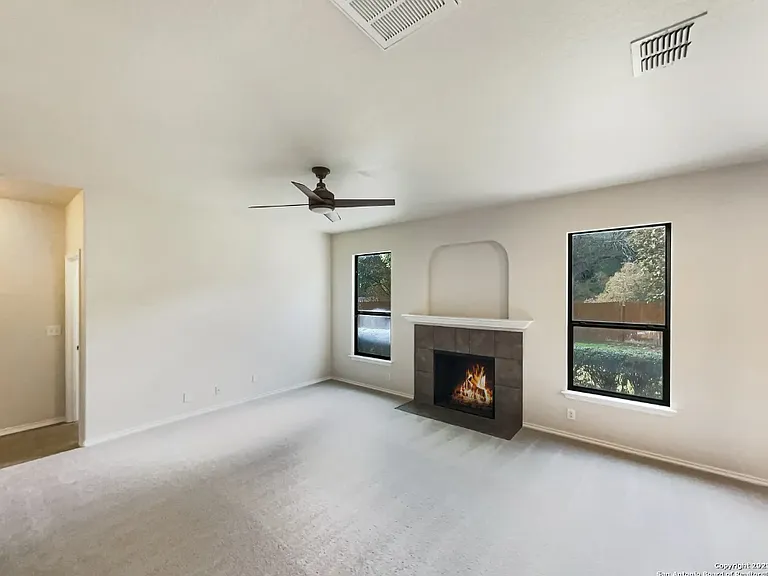 10410 Elizabeth Ct — Photo 6