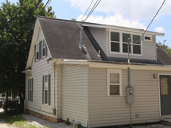 4th image of 715 E Lynn Street