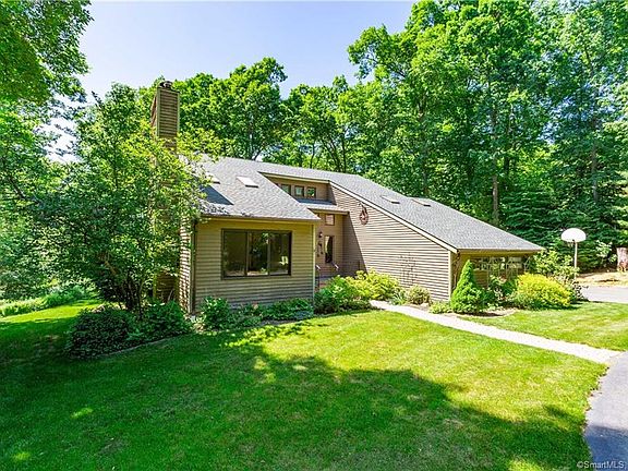 2nd image of 7 Evergreen Dr