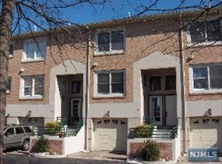 41 Grand Cove Way #F41, Edgewater, NJ 07020