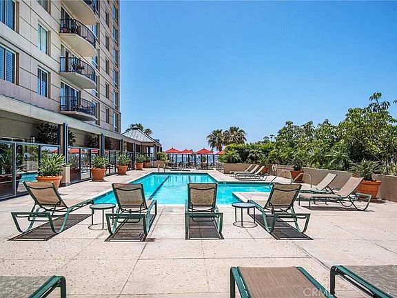 3rd image of 850 E Ocean Blvd