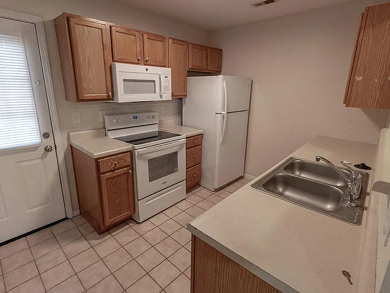 1325 Godas Dr — Photo 6