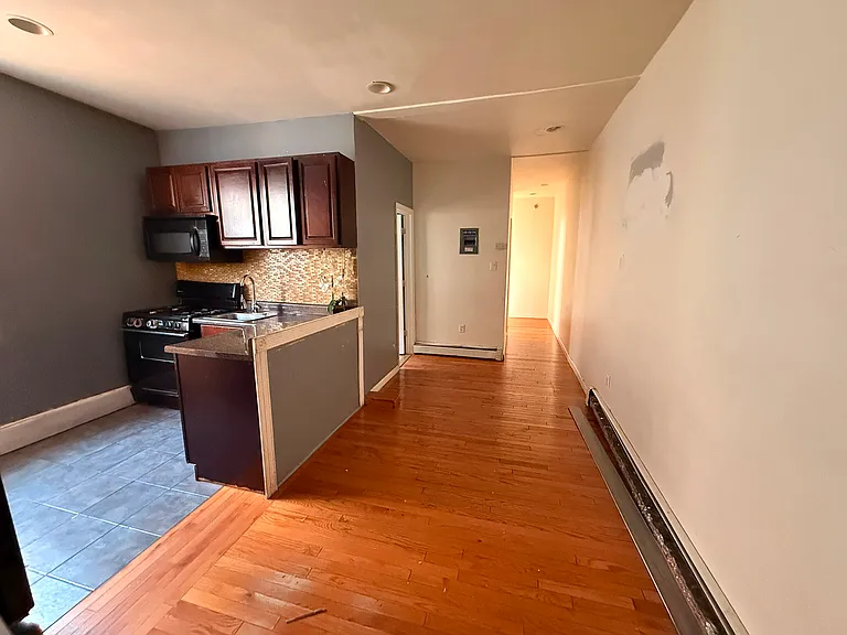 361 Danforth Ave #18E — Photo 3