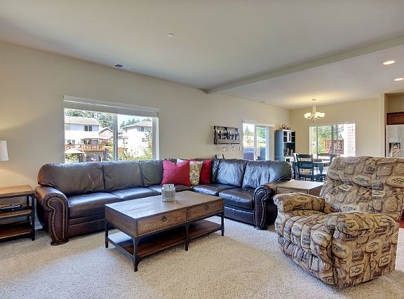 3rd image of 8109 184th Ave E