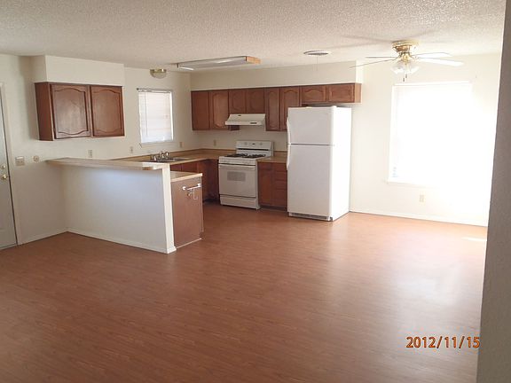 2nd image of 806 E La Paloma Ln