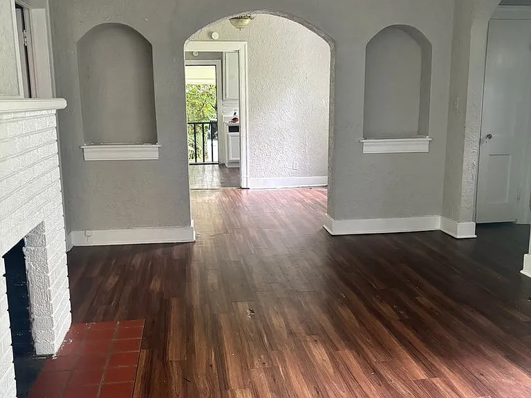 267 W Leavell Woods Dr — Photo 2