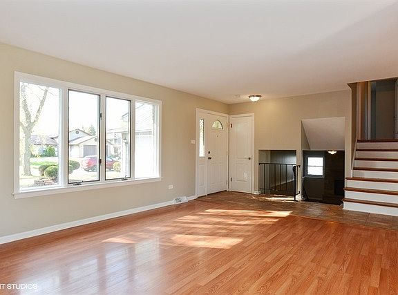 2nd image of 22452 Lakeshore Dr