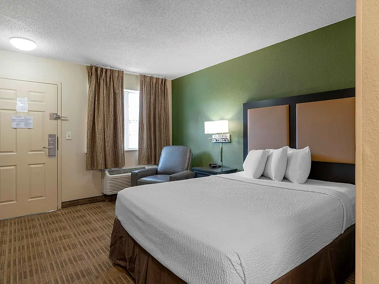 Studio Suite - 1 Queen Bed