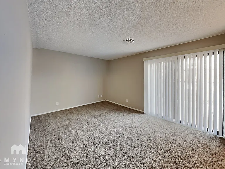 261 Queen Marie Ct — Photo 5