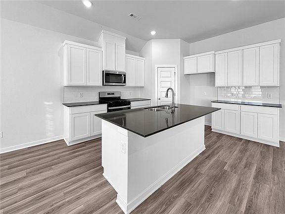 5th image of 336 N Yona Ln