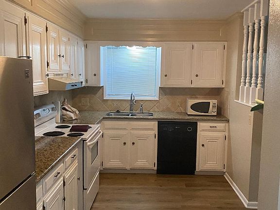 2nd image of 1302 Merry Oaks Dr
