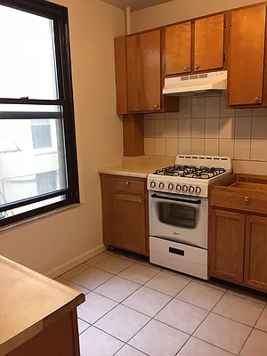 Rented by Metroline Realty | media 14