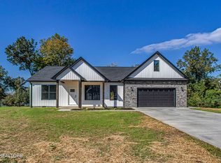 101 Shadows Lawn Dr, Athens, TN 37303