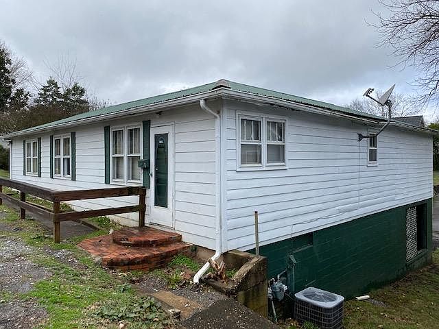2nd image of 612 Wharf St