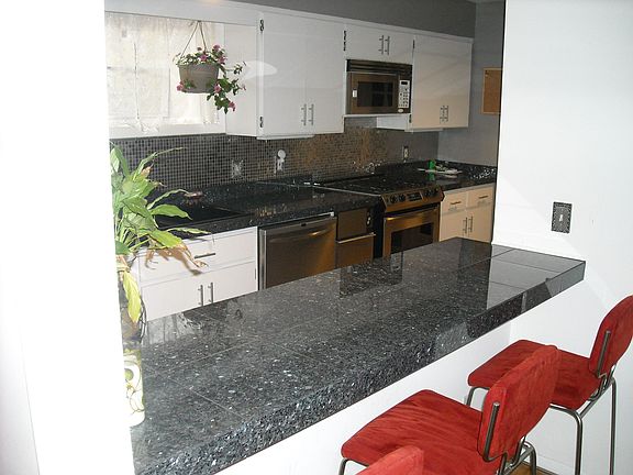  Convenient breakfast bar
