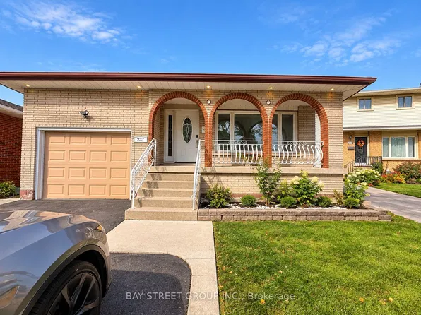237 Lawnhurst Ct, Hamilton, ON L8V 4R4