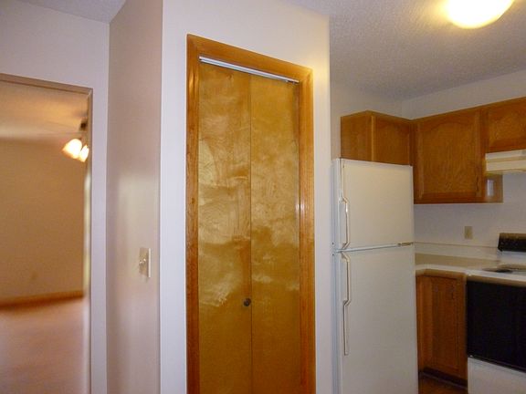 4th image of 186 Tamarack Dr