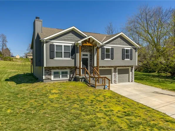 710 NW 80th St, Kansas City, MO 64118