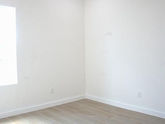 4th image of 9177 Alamosa Dr