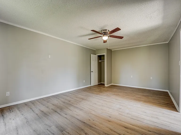 2816 Memphis St — Photo 8