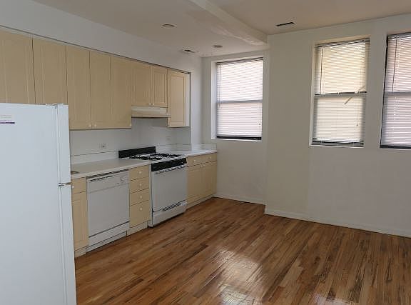 4th image of 917 W Dakin St APT 102