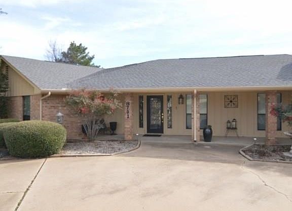 TOTAL COVERED ENTRY, 2 CAR & GOLF CART ENTRY FROM THE SIDE OF HOME.