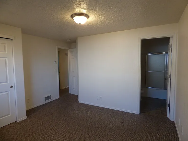 4811-4813 Cougar Ct SE — Photo 11