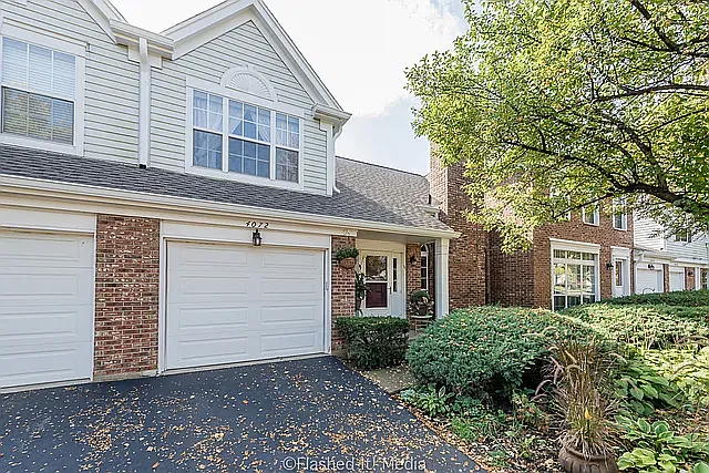 4072 Newport Ln — Photo 1