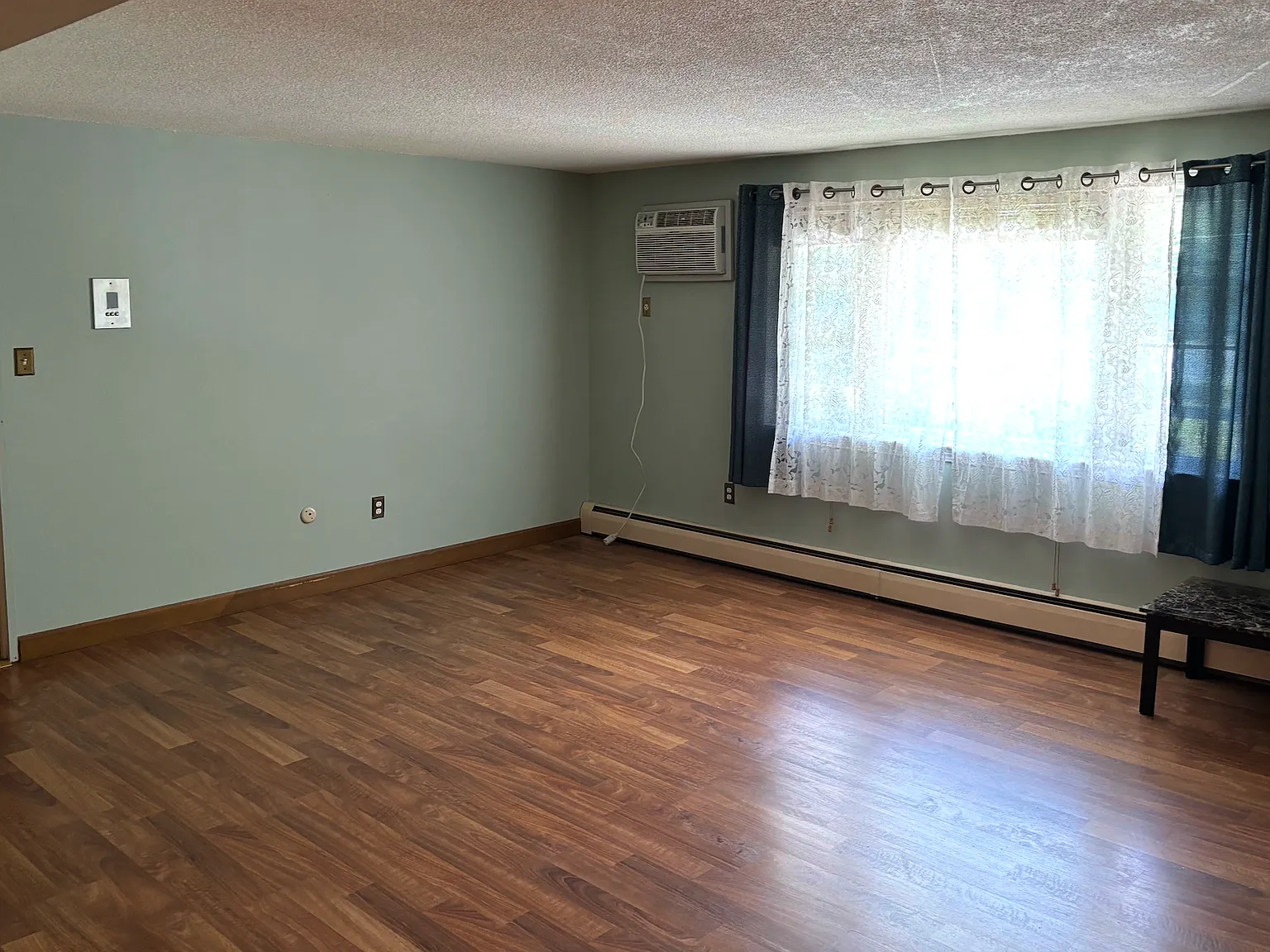1 bed, 696 sqft, $1,975 — Photo 4