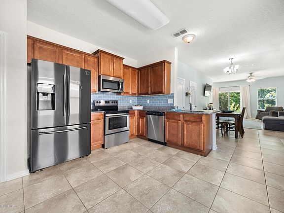 4th image of 674 Servia Dr