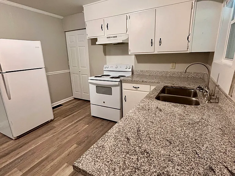 414 Winding Way #B — Photo 6