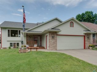 5009 E Blueridge Dr, Sioux Falls, SD 57110