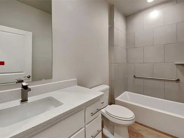 6904 Labelle Dr — Photo 12